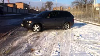 Bmw X5 Snow Drifting