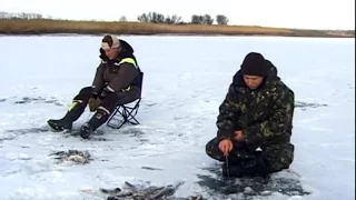 Зимняя Рыбалка на Хищника по первому льду на пруду. "О Рыбалке Всерьез" видео 4.