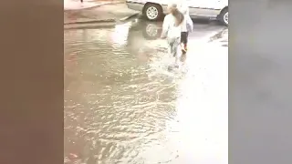 Как правильно прыгать по лужам. How to jump through the puddles.