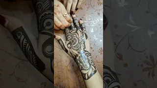henna Stencils available worldwide.