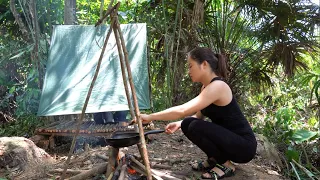 Solo Bushcraft & Camping In Rainy Season, Survival Alone in Rainforest, OFF GRID LIVING