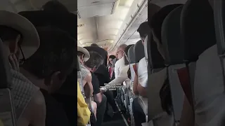 Passageira filma explosão de turbina de avião durante voo