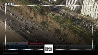 Crash stops traffic in Santa Monica