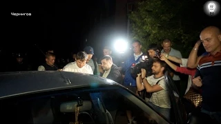 Депутаты Порошенко среди ночи со скандалом обыскали подозрительный автомобиль 27.07.15