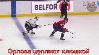 Американец взбесил русского хоккеиста ударом клюшки в лицо. Орлов отомстил, сбив шлем с канадца.