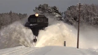 宗谷ラッセルの先輩、大迫力で雪を跳ね飛ばす古典ラッセル車キ100 (津軽鉄道) Antique snowplow train,Tsugaru Railway,Aomori pref,Japan