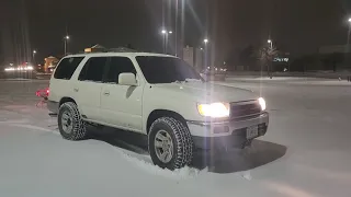 TOYOTA 4RUNNER DRIFTING IN THE SNOW