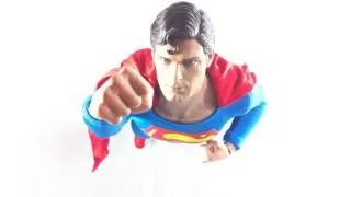 Video Review of the Hot Toys "Christopher Reeve" Superman Figure