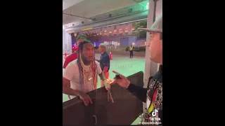 Tekashi- dice que es el único artista que ayuda a los pobres