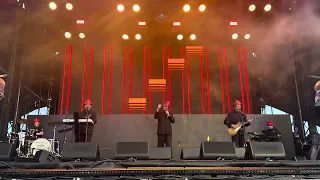 Devo - Whip It - Darker Waves Fest ! 2023