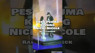 Peso Pluma y Nicki Nicole se besan 👀 #pesopluma #nickinicole