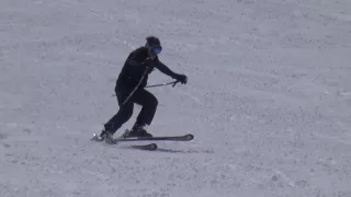 Instruktor narciarstwa Tadeusz Skowroński ćwiczenie  "przeskok "