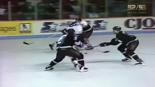 Teemu Selanne 76 goals in 1992/1993