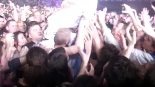 Die Antwoord - Ninja's Front Flip Stage Dive Amsterdam (HMH 2015)