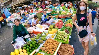 Cambodian street food at Orussey Local Market - Plenty fruit, vegetables, fish, chicken, pork & more