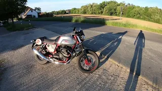 Moto Guzzi V7 II Racer