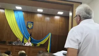 Володимир Карплюк обізвав місцевих “чмошниками”