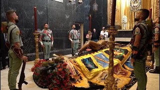 Cambio de guardia del Cristo de Mena en la Semana Santa malagueña.