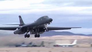 бомбардировщик В1B Lancer бомбит