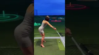 Girl Does INCREDIBLE One-Handed Swing #Golf #Shorts