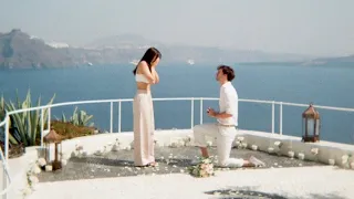 i got proposed to in Santorini 🥹🌹
