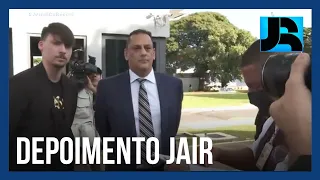 Jair Renan, filho de Bolsonaro, presta depoimento à Polícia Federal