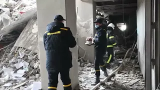 Робота підрозділів ДСНС на місці ліквідації наслідків ракетного удару по будівлі Миколаївської ОДА