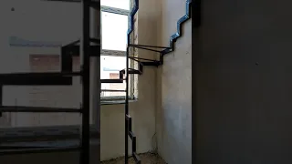 открытый каркас лестницы