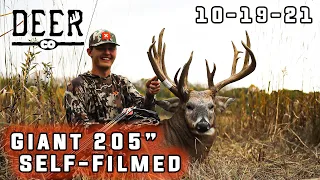 INTERNS IN THE WILD | GIANT Iowa 205" Self-Filmed Surprise Buck, BIGGEST Buck Ever!