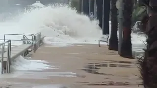 Испания, ураган Глория. Смыло парня🌊