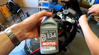 Brake fluid replacement : Honda CBR650R (front and rear) DOT4