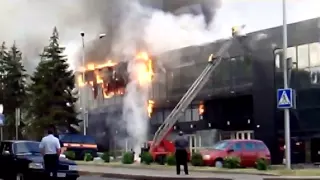 Год назад... В Донецке горит дворец спорта Дружба   27 мая 2014 года