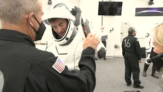 NASA’s SpaceX Crew-8 Mission: Suit Up in Astronaut Crew Quarters