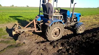 Оранка важкого чорнозему саморобним трактором🚜