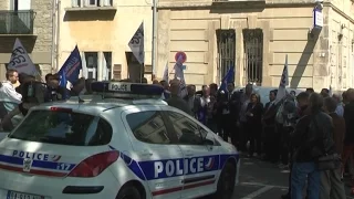 Les policiers Carcassonnais manifestent pour dénoncer la "haine anti-flic" actuelle :