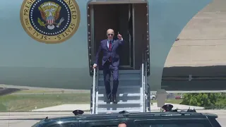 Raw footage: Biden lands in Charlotte to speak with families of fallen officers