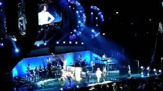 Whitney Houston comes on the stage in Hamburg 2010 ( First Song )