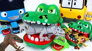 King crocodile is back! Defeat dinosaurs corps in Tayo and Robocar Poli village! - DuDuPopTOY