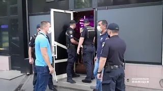 В Одесі правоохоронці ліквідували гральний заклад,який здійснював діяльність «за зачиненими дверима"