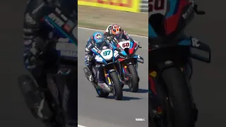 A scrap fro 6th position between van der Mark and Gardner 🙌 | #PRTWorldSBK 🇵🇹