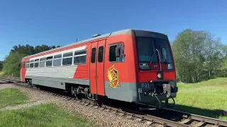 РА1-0004 сообщением Великий Новгород - Луга-1 подъезжает к станции | Колея 1520