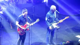 Noel Gallagher & Paul Weller - Town Called Malice (The Jam) Live @ O2 Academy