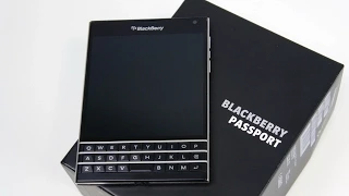 Распаковка BlackBerry Passport с подставкой и кейсом (unboxing)