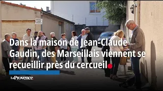 Dans la maison de Jean-Claude Gaudin, des Marseillais viennent se recueillir près du cercueil