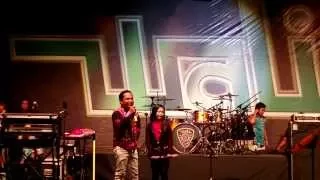 Nenekku Pahlawanku Nur Amira Syahira Feat Wali Band LIVE in JOHOR