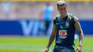 Coutinho and Neymar egged by Brazil Team mates in training  _ HIGH