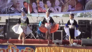 hmoob xyoo tshiab xieng khouang 2017-2018/Hmong new year dance in Phonsavan old airport Laos