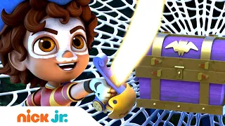 Santiago vs. Bonnie Bones In A Halloween Treasure Hunt! 🍬🕸 Santiago of the Seas | Nick Jr.