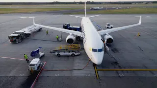 Time-Lapse of aircraft: Ground Services for Ryanair Boeing 737