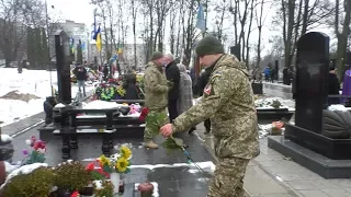 У День ЗСУ на військовому кладовищі у Житомирі вшанували загиблих Героїв - Житомир.info